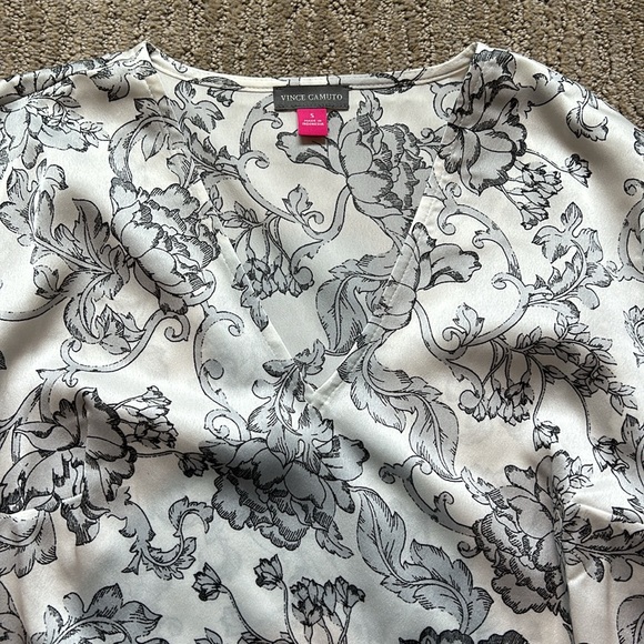 *Sale Price* NWT. Vince Camuto Floral/paisley long sleeve blouse. - Picture 3 of 6
